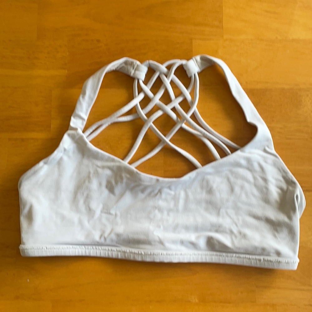 Lululemon Free to Be Bra
